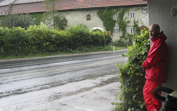 Schuilen voor regenbuitje