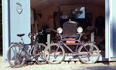 Fietsen en een T-ford
