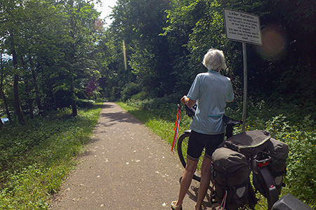 12-00-49-VIRB0264-101-fietsersafstappen