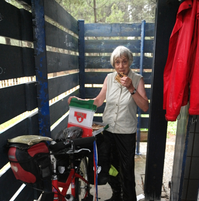 26mei-schuilenintoiletgebouw