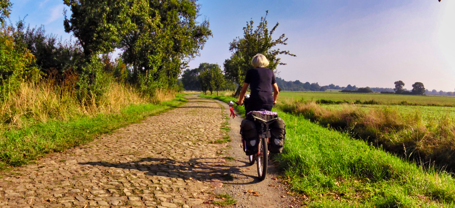 0830-Jonne naast kasseien
