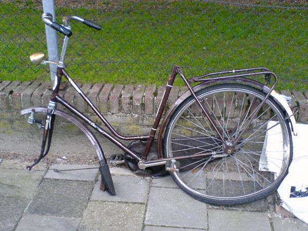 Uitgerangeerde fiets